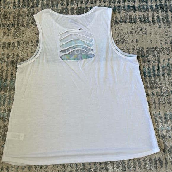 Peloton Spring Geo Slash Back Tank Top. Size XL - Picture 2 of 4